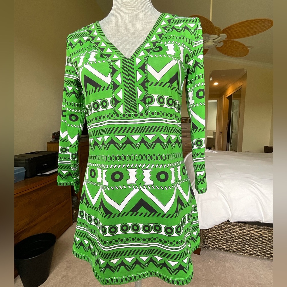 Beautiful green blouse, 3/4 sleeves , size small . Perfect condition